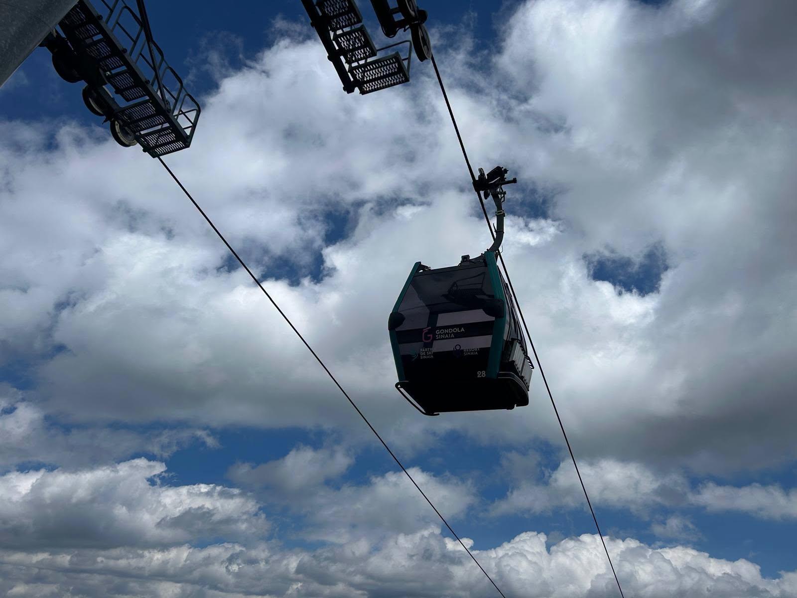 Avarie la rețeaua de alimentare cu energie electrică la Gondola Sinaia: 1.000 de turişti, blocaţi pe platou