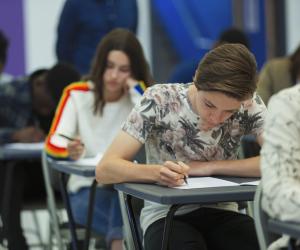 Bacalaureat 2026, sesiunea de toamnă. Astăzi proba obligatorie a profilului: matematică sau istorie