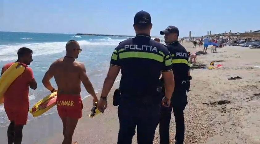 Stațiunea unde au fost chemați polițiștii pe plajă. Turiștii nu vor să iasă din mare pe steag roșu