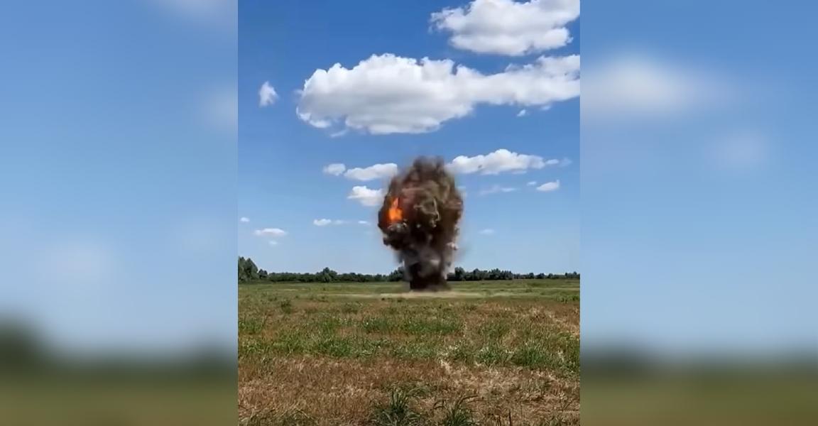 Momentul în care drona găsită în zona Plauru din Tulcea este detonată