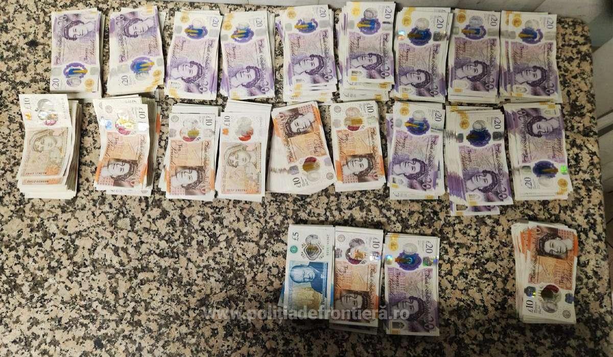 36.000 de lire sterline nedeclarate, descoperite asupra a doi cetățeni români pe Aeroportul Otopeni