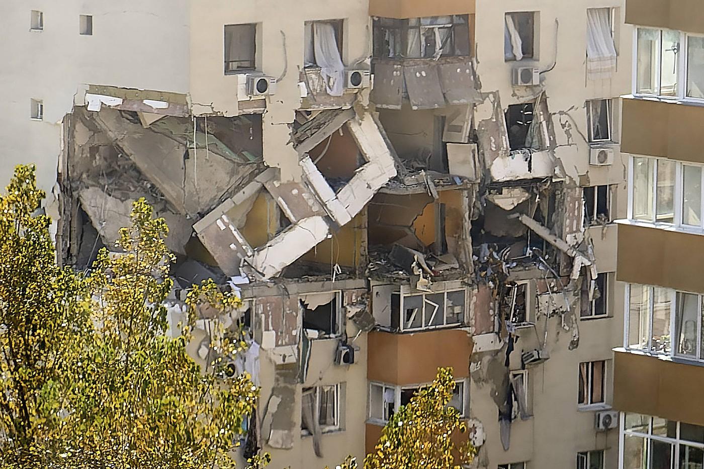 Familiile afectate de explozia blocului din Rahova vor primi ajutor financiar pentru încă un an