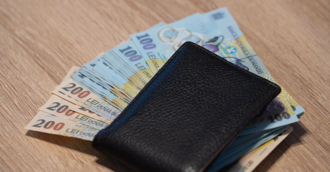 Valoare de referință mai mică în noua Lege a salarizării: 4.000 de lei. Modificări în educație și sănătate