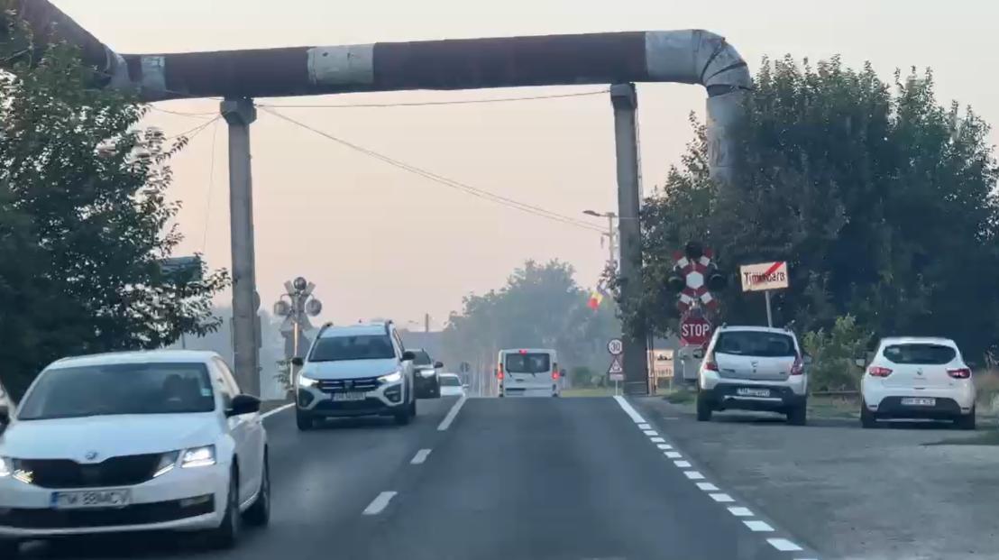 Autoritățile recomandă oamenilor din Timișoara să nu deschidă ferestrele din cauza fumului din Serbia
