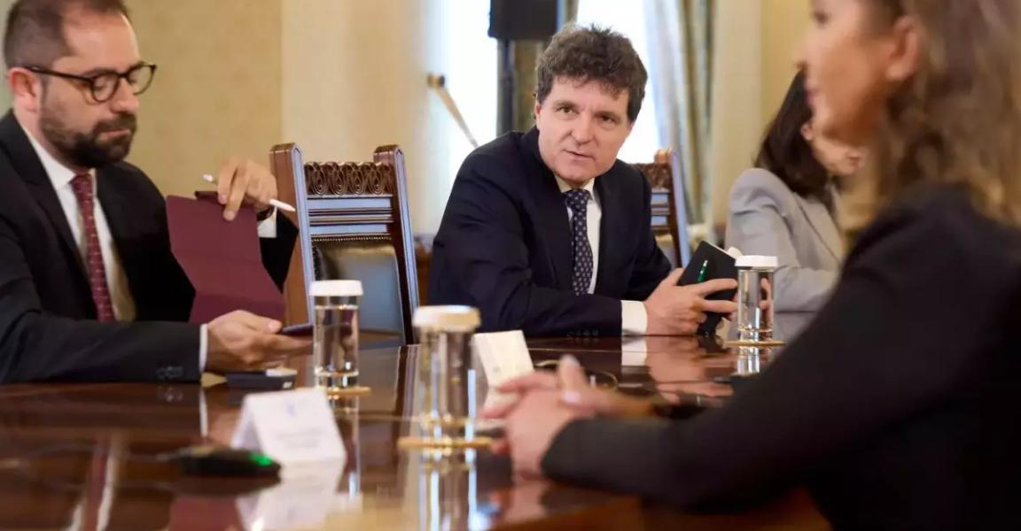 DOCUMENT. Noua formă a Legii salarizării: sporuri mai mari, salarii mai mici. Cine pierde bani și cine câștigă