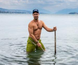 Manuel a găsit o "comoară" pe fundul lacului şi a dat lovitura. Vinde totul restaurantelor cu stele Michelin