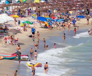 Stațiunea în care turiştii se pot caza cu 39 de lei pe noapte. "Litoralul pentru Toți" revine din septembrie
