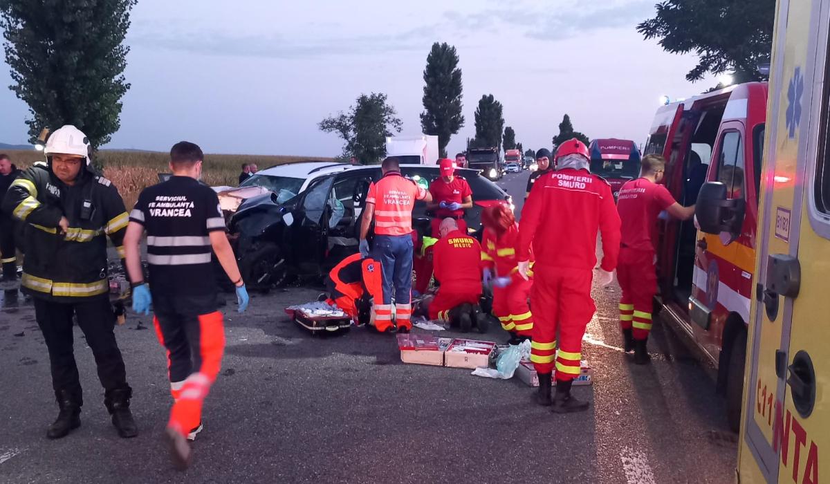 Un bărbat a murit, iar o familie a ajuns la spital după un accident grav pe "Drumul Morții", la Sascut