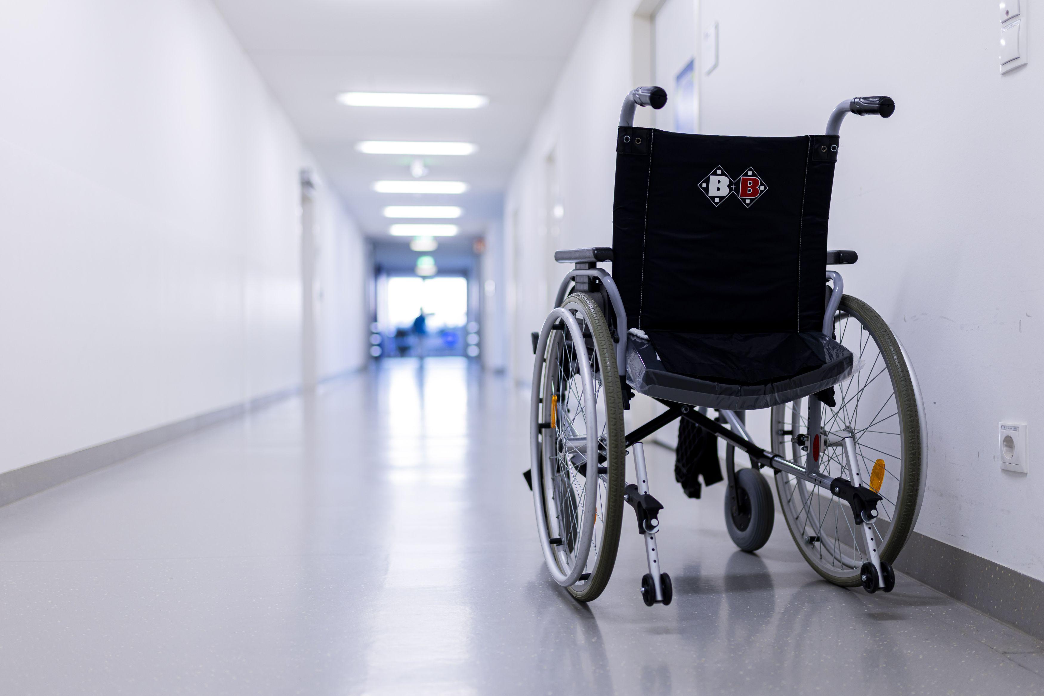 Primăria Capitalei ar putea suspenda stimulentul de 500 de lei pentru persoanele adulte cu handicap