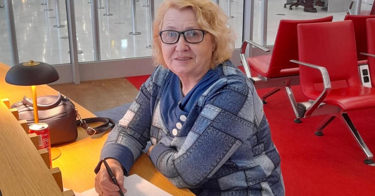 Viorica a scris ani întregi pe ascuns și a fost forţată să-și mănânce foile. Azi, românca este poetă în Franța