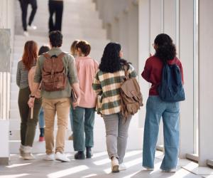 Universitatea care oferă 2.300 de euro pe lună studenților ca să joace jocuri video. Cu o condiţie