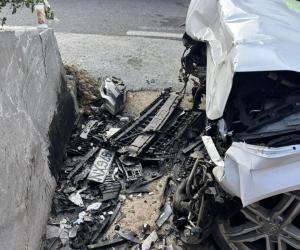 Accident cumplit în Cornereva. Un tânăr de 18 ani a murit după ce maşina s-a izbit de un zid de beton