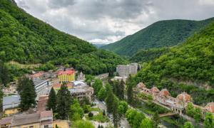 Stațiunea din România "luată cu asalt" de sârbi. Ce au descoperit străinii in locul ignorat de români
