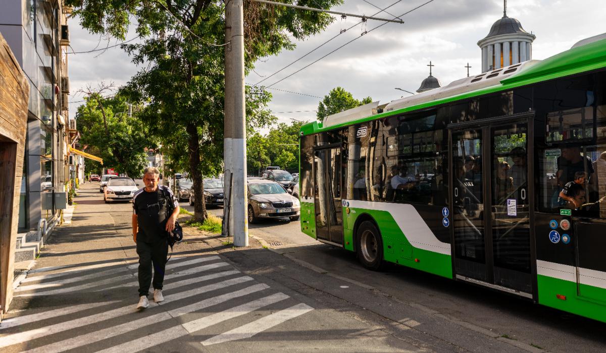 Pățania unui turist britanic în București. Cum a ajuns să fie amendat, fără să ştie, într-un autobuz STB