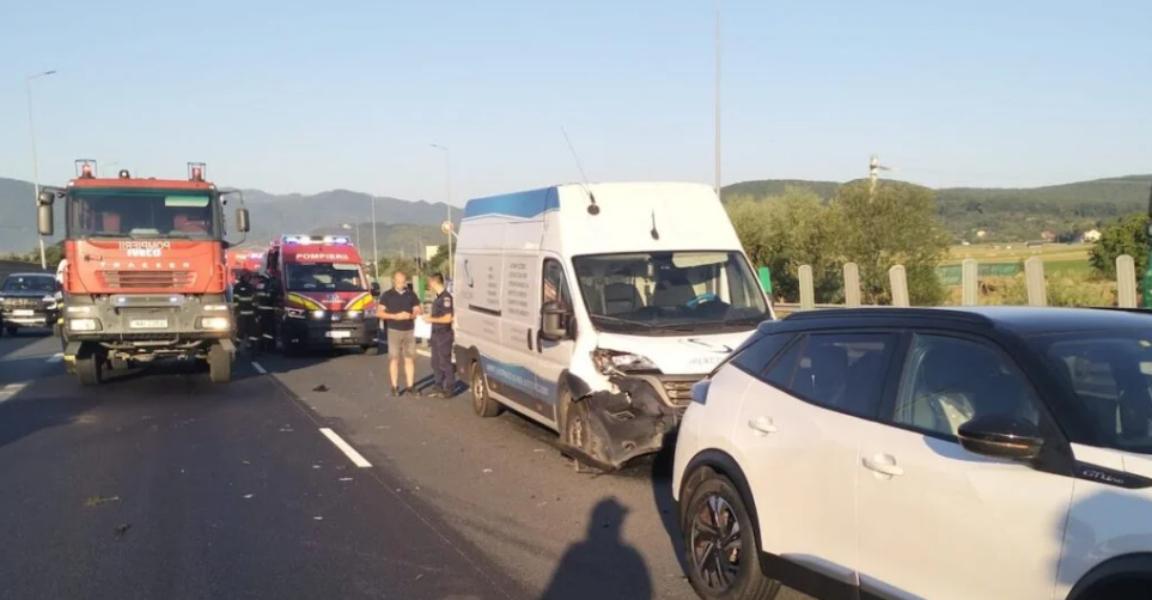 Accident cu 4 mașini pe A1, în județul Sibiu. Mai multe persoane au fost rănite
