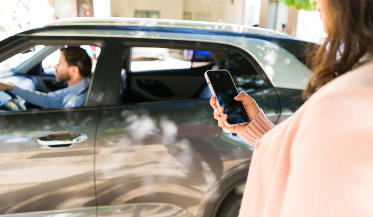 Concurent gigant în România pentru Uber și Bolt. Compania care intră pe piaţa locală