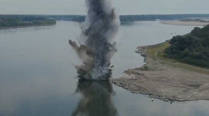 Filmul detonării de pe Dunăre. MApN a folosit 180 kg de explozibil pentru ca Cernavodă să fie închisă total