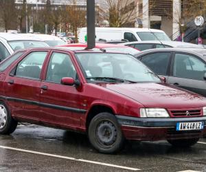 Satul în care toţi localnicii folosesc acelaşi Citroen din '96. Se programează pe Telegram