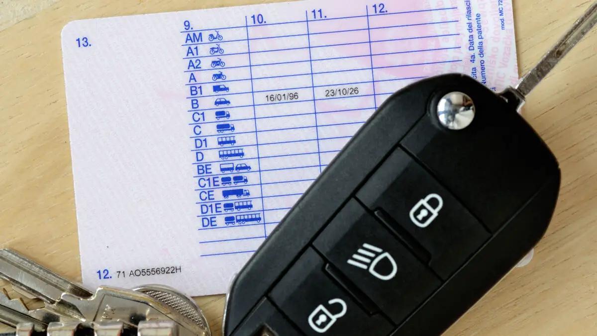 Permisul de conducere costă mai mult de la 15 septembrie. Noile taxe pentru permis și certificat înmatriculare