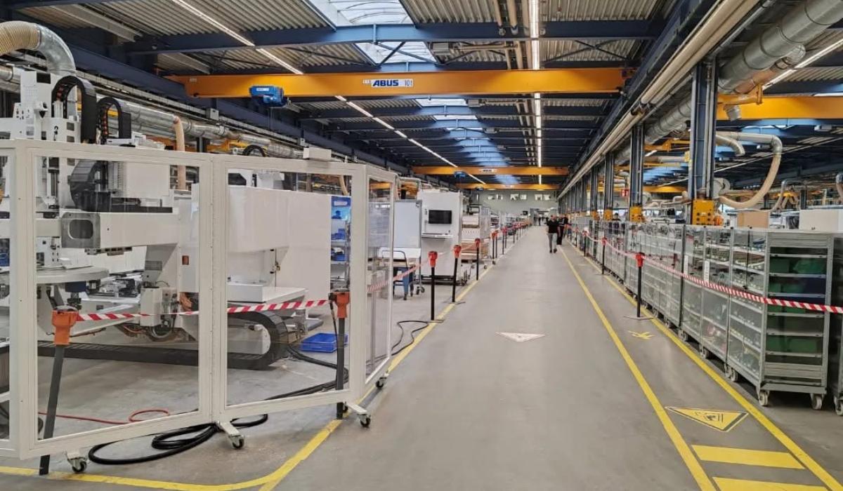 Kronospan răspunde apelului lui Bolojan. Opreşte o parte din producţie pentru a reduce consumul de energie