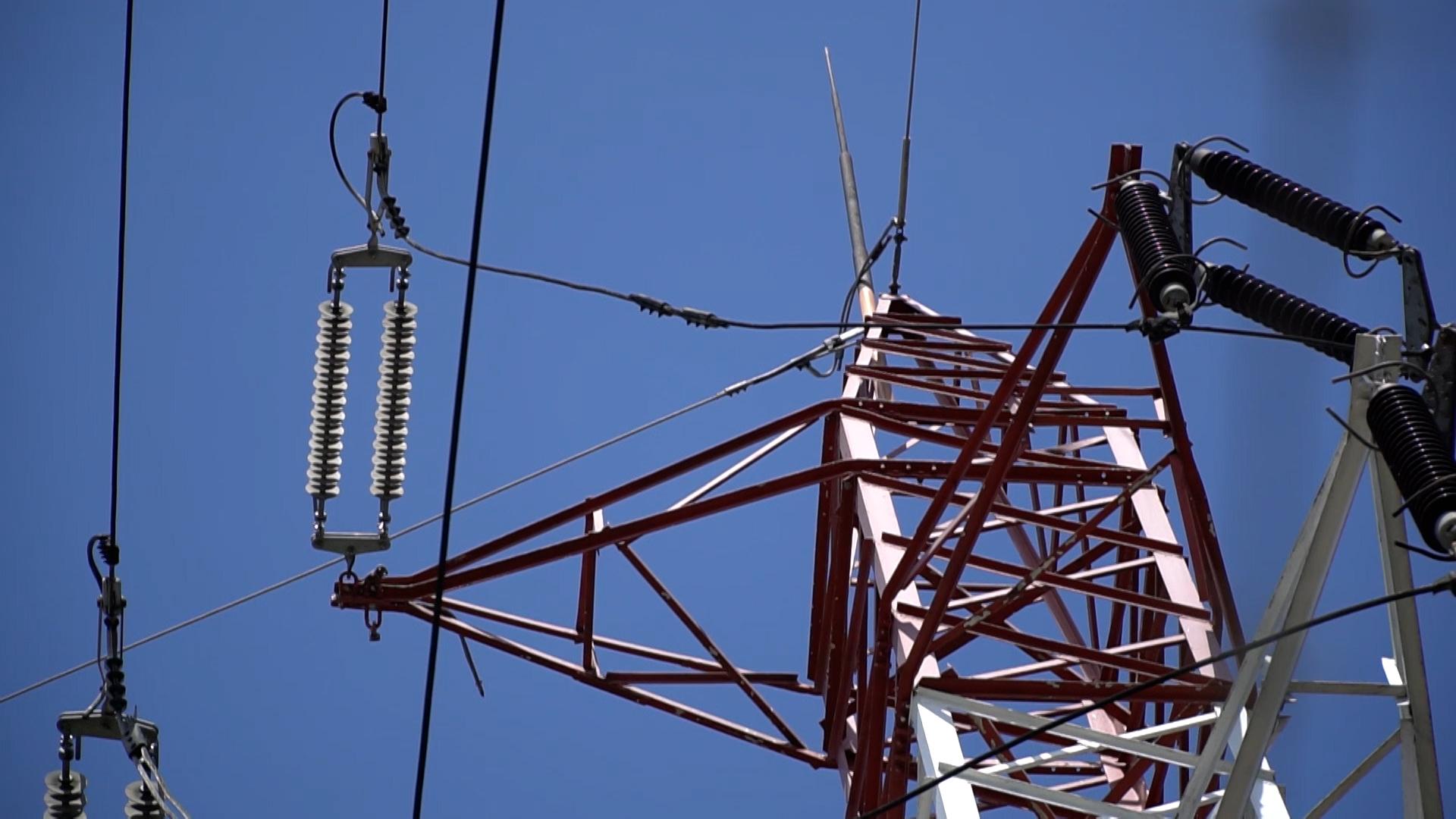 Supermaketurile taie aerul condiţionat, ministerele închid calculatoarele. Măsurile pentru economie de energie