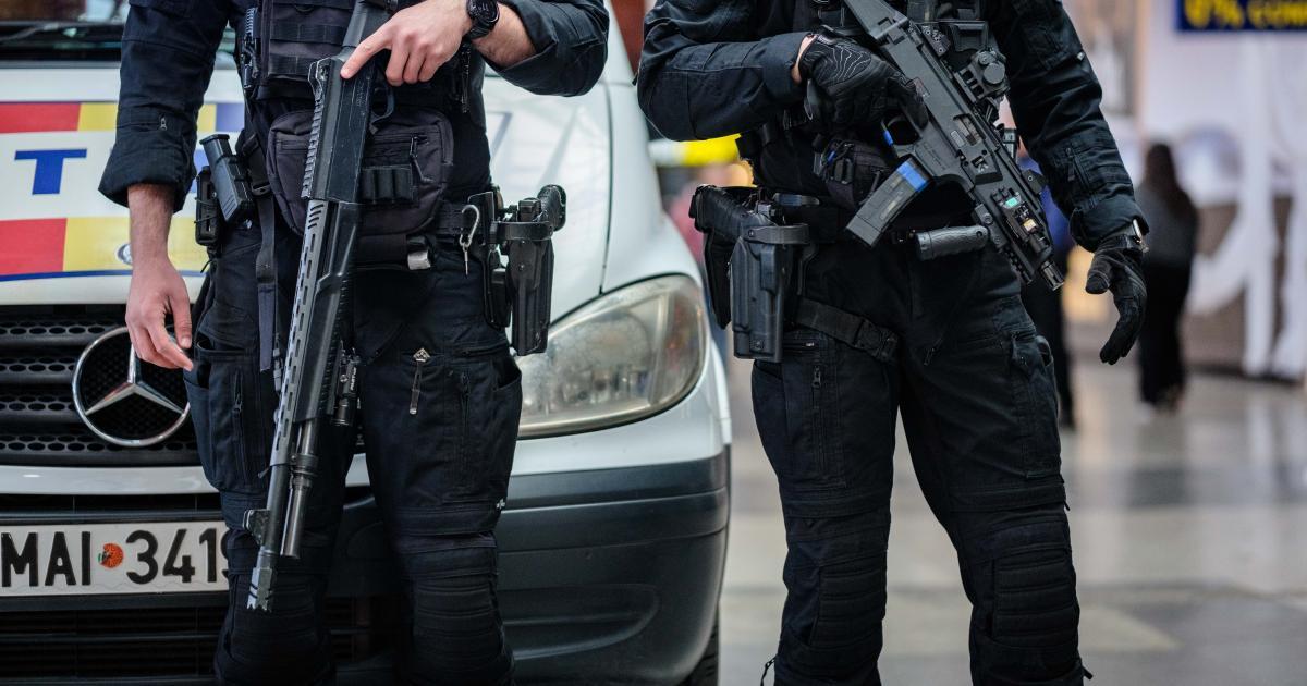 Un bărbat din Hunedoara a ameninţat că îşi ucide copilul. Au intervenit negociatori şi trupele speciale