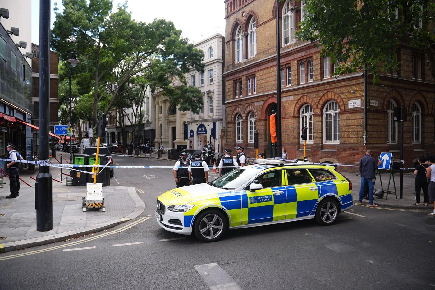 Patru bărbaţi au fost înjunghiaţi de o femeie în Covent Garden, Londra. Suspecta, arestată