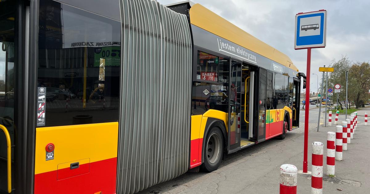 Pantalonii scurți erau interziși, așa că un șofer de autobuz a venit la muncă în fustă. Ce i-au făcut şefii