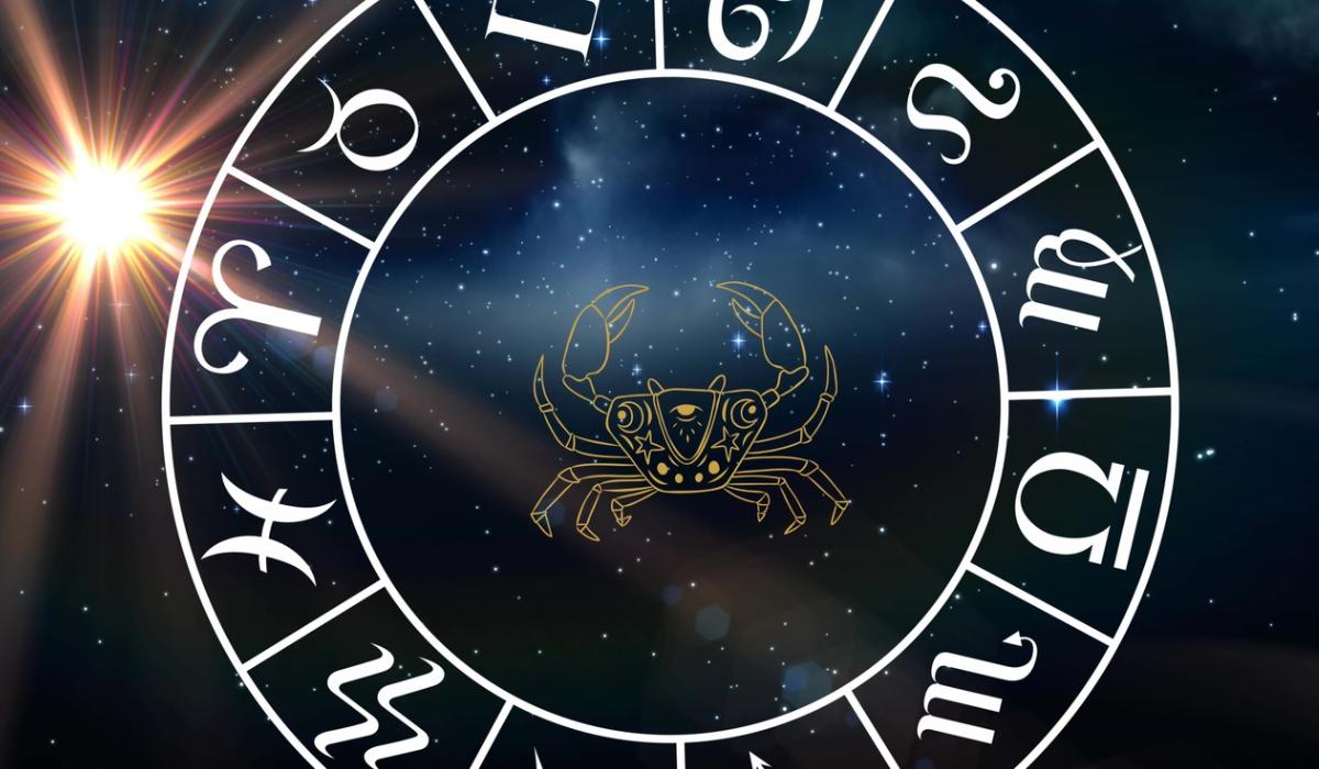 Horoscop weekend 8-9 august 2026. Zodiile care trec de la tensiuni şi agitaţie la iubire, linişte şi apropiere