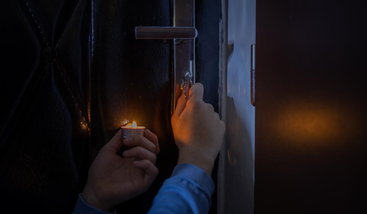 Comuna din România unde zeci de familii trăiesc fără curent. Chisăliță: "E un flagel absurd"