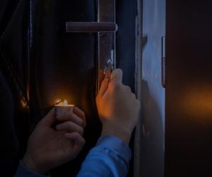 Comuna din România unde zeci de familii trăiesc fără curent. Chisăliţă: "E un flagel absurd"
