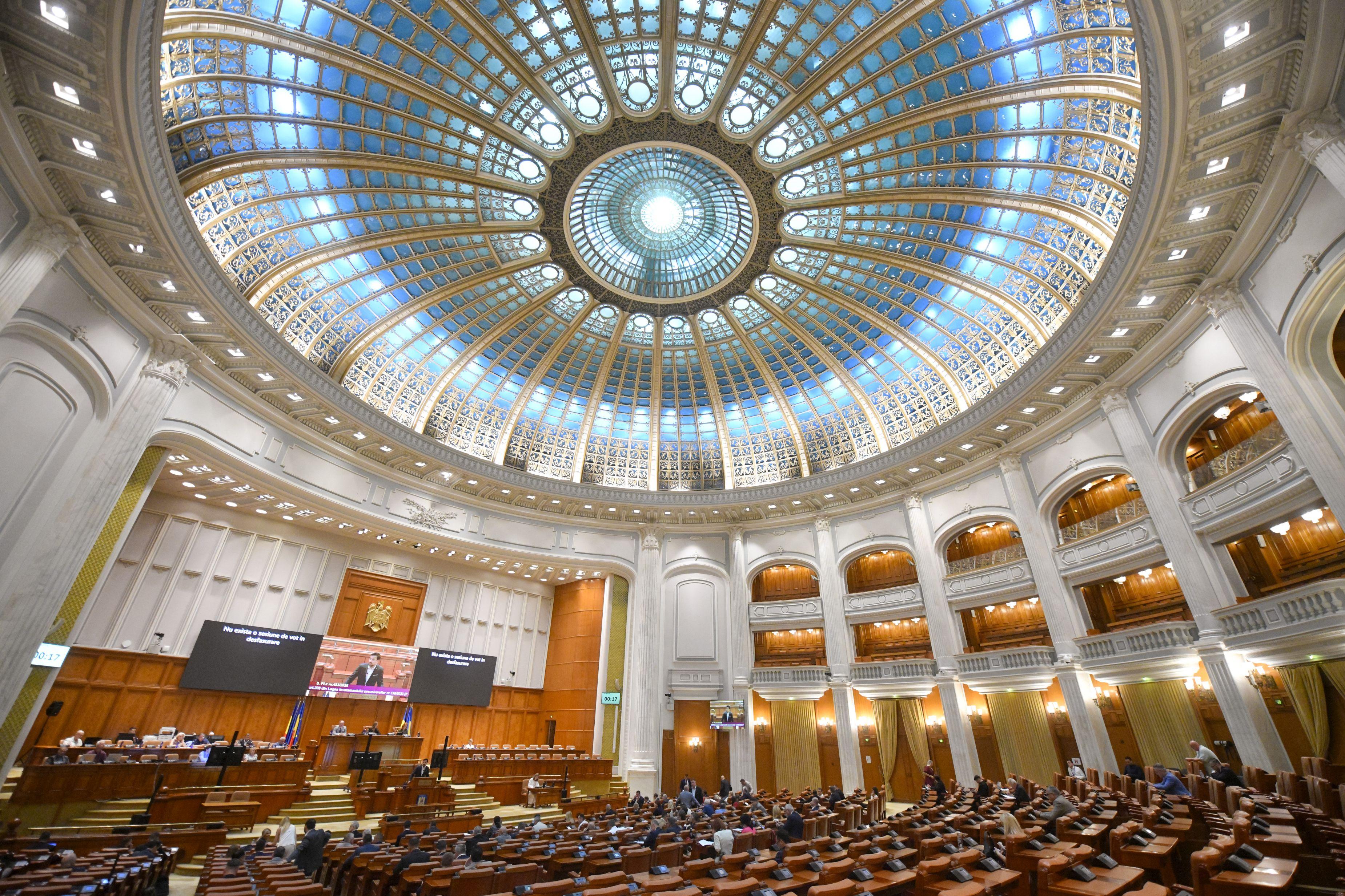 Parlementul începe a doua sesiune ordinară a anului. Prioritatea: majoritate pentru învestirea unui nou Guvern