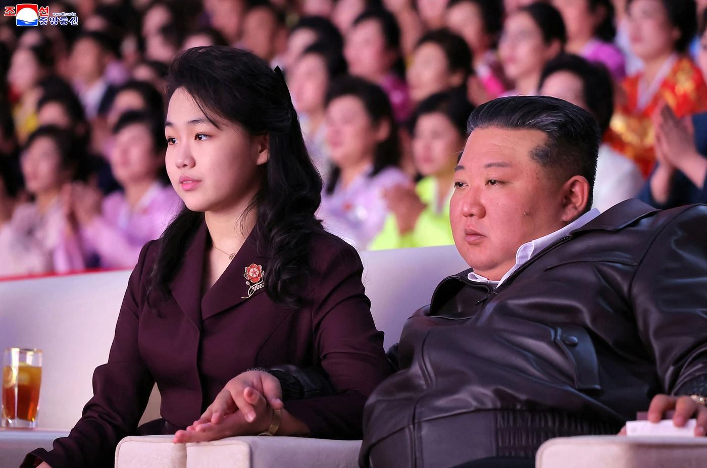 Servicii de informaţii sud-coreene: Fiica lui Kim Jong Un ar avea un frate sau o soră mai mică