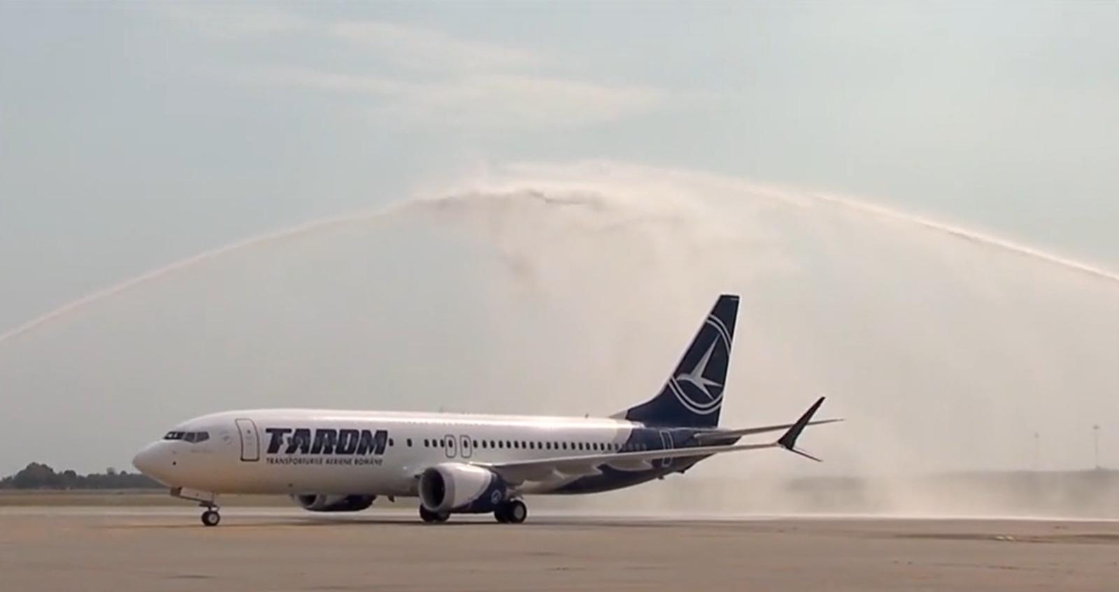 Boeing 737 MAX 8, cel mai modern avion din flota TAROM, poartă numele lui Mircea Lucescu. Va zbura doar intern
