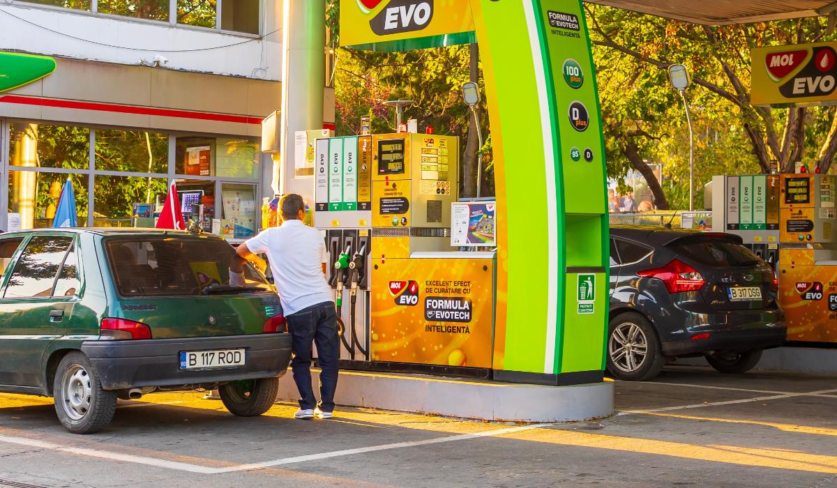 Benzina ar putea depăși 10 lei, iar motorina 11 lei pe litru, zilele următoare - Analiză