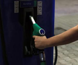 Țara în care șoferii fac coadă pentru benzină la 8,95 lei litrul