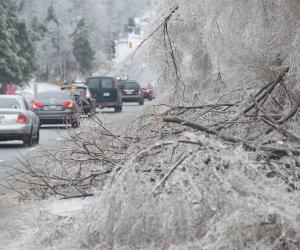 Val de aer polar peste România. Temperaturile scad cu până la 10 grade și vin primele ninsori