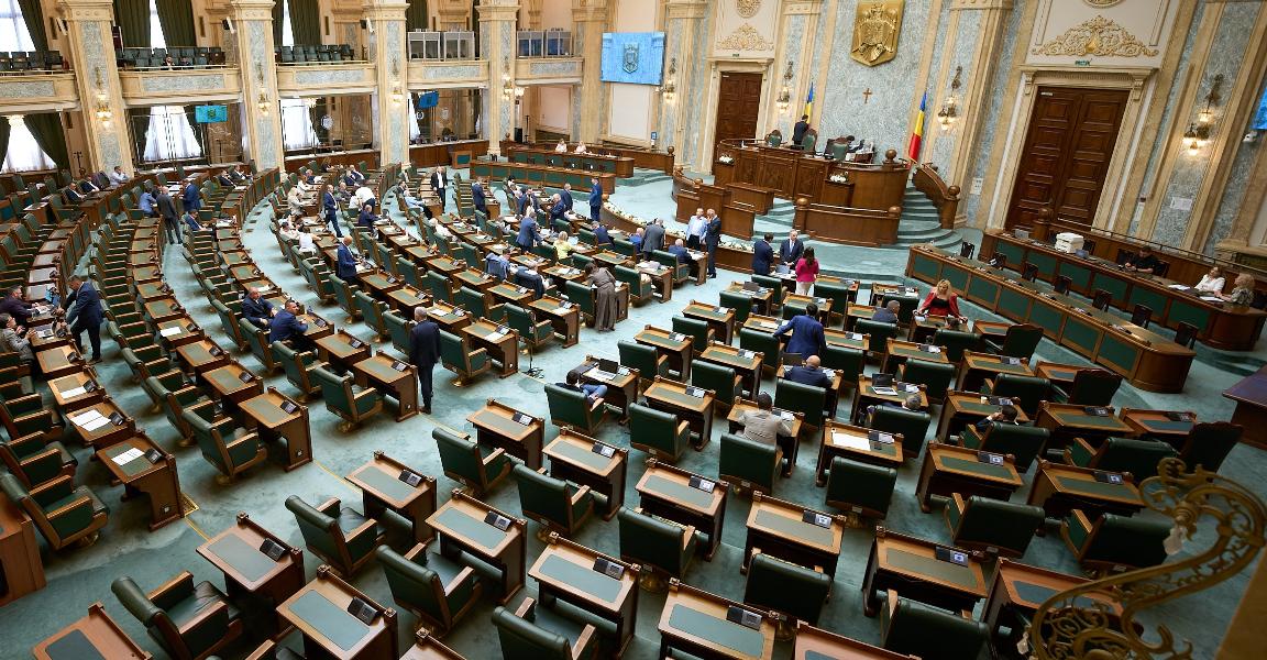 Cei cu pensii speciale sau militare pot lucra dacă renunță la 85% din pensie. Proiect adoptat tacit de Senat