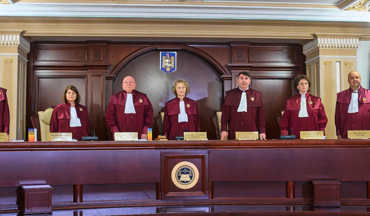 CCR amână sesizarea lui Bolojan pe conflictul dintre ÎCCJ și Guvern despre restanțele salariilor din justiție