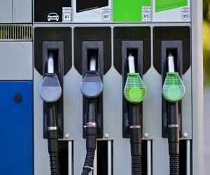 Un mare lanț de stații de carburanți a scumpit benzina peste pragul de 10 lei pe litru