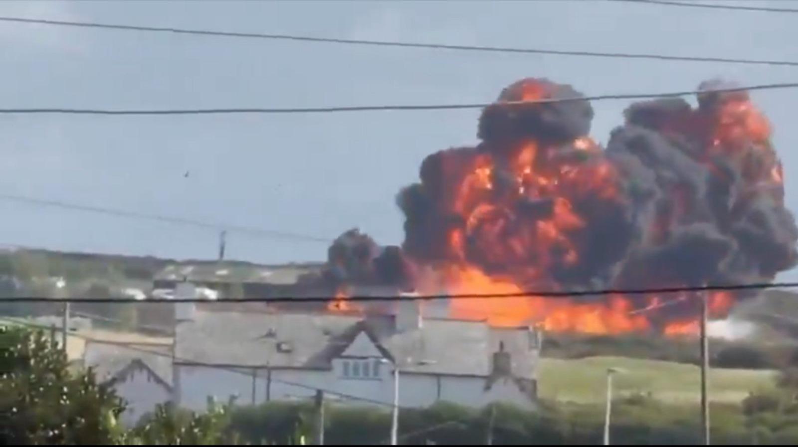 Momentul în care un avion al RAF explodează. Piloţii s-au catapultat: "Am ştiut imediat că are probleme"