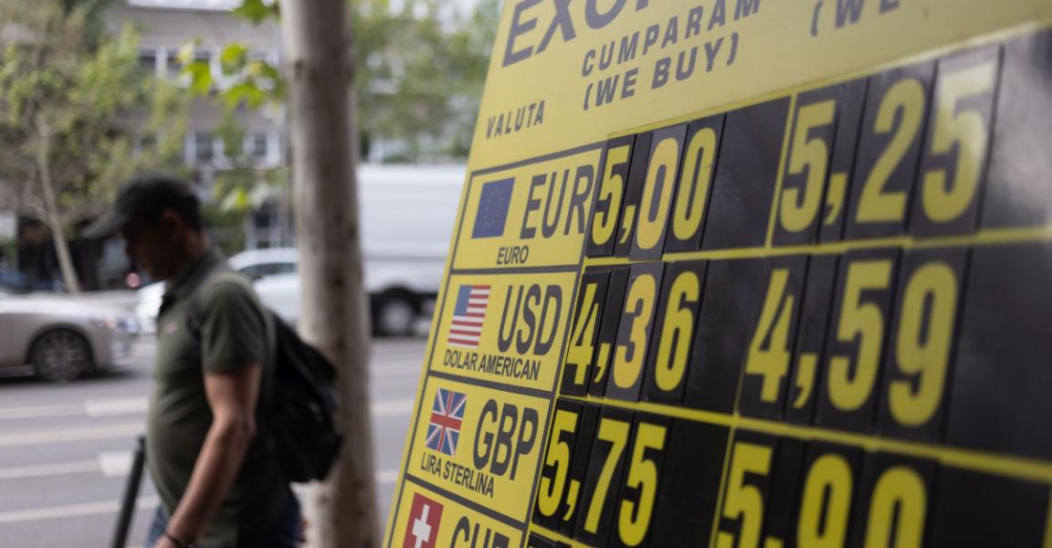 De ce a crescut euro la 5,2788 lei? Unii investitori ar fi vândut obligațiuni pentru a se retrage din România