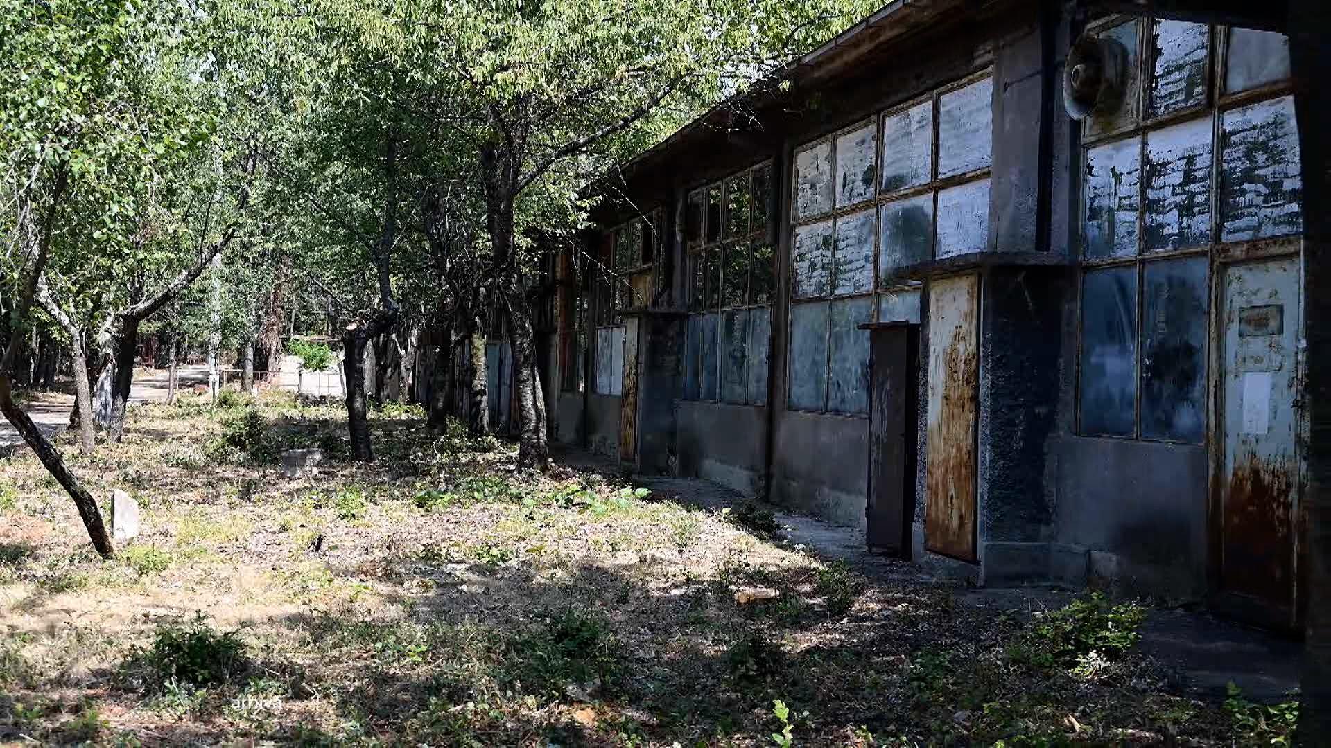 Explozie la una dintre cele mai vechi fabrici de muniție din România. Un angajat, transportat la spital