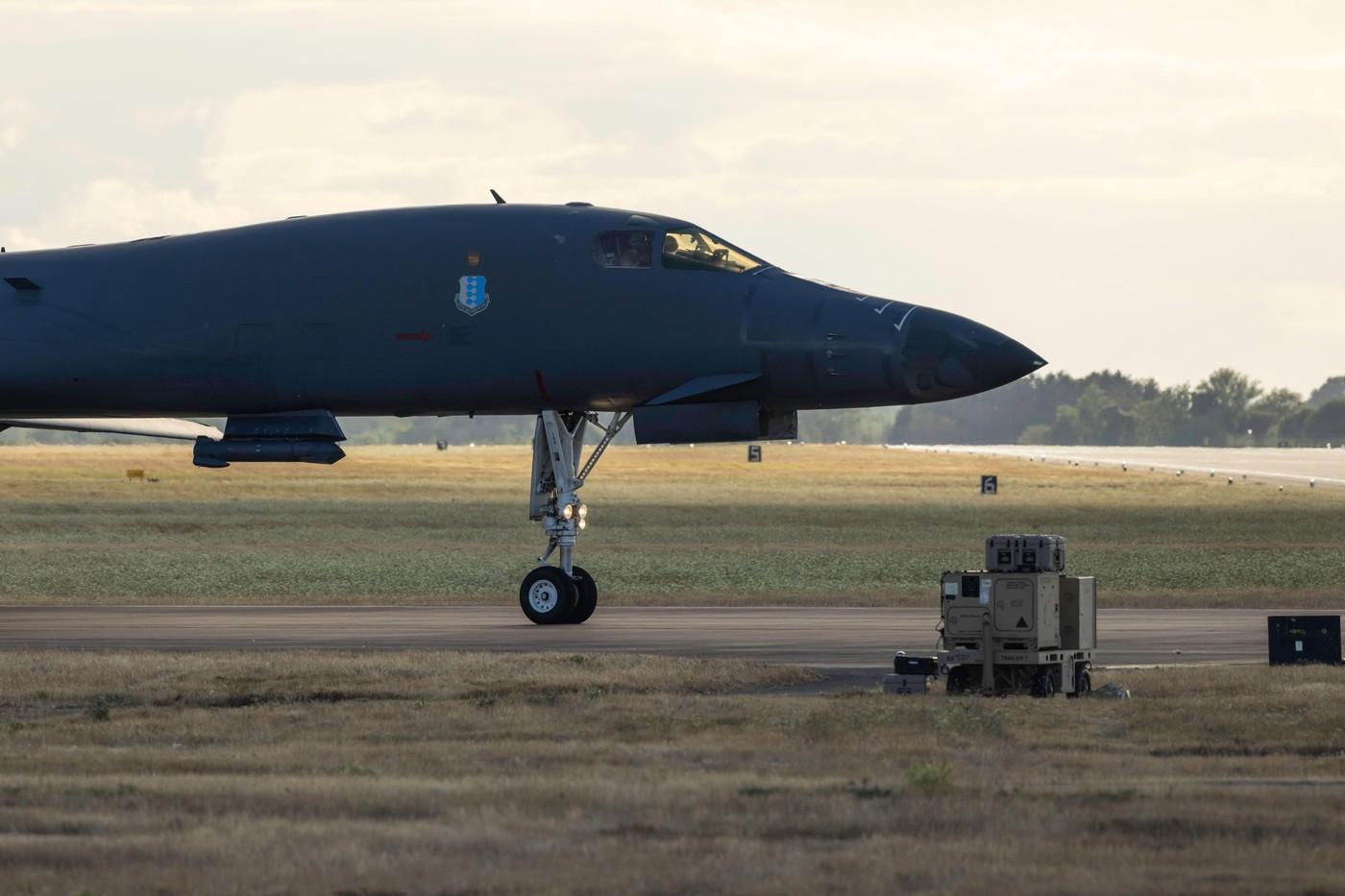 Alertă cu explozibili la Fairford, baza SUA din Marea Britanie. E locul de unde decolează avioanele spre Iran