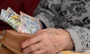 Trei sferturi dintre români se tem că pensia de stat nu le va ajunge. Pe ce bani se bazează la bătrâneţe