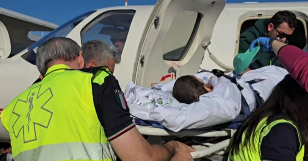 Copil român lovit de tramvai în Ungaria, adus de urgenţă în ţară. Iustin urma să fie deconectat de la aparate
