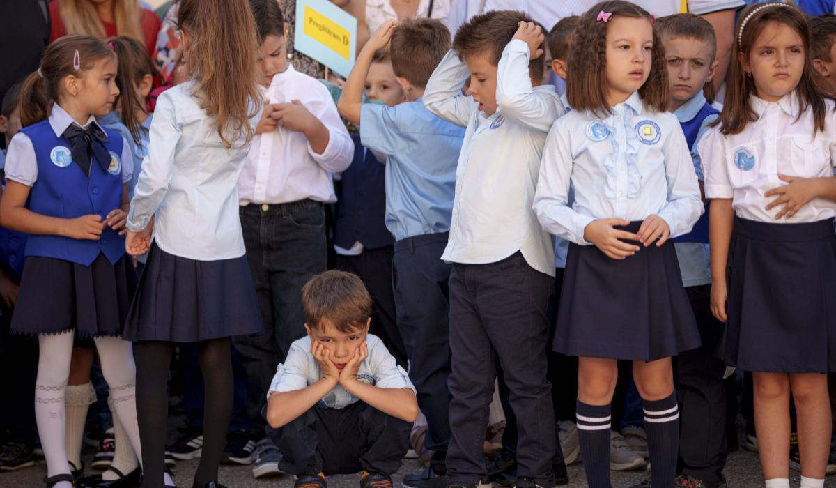 Azi începe școala. Ce se schimbă pentru elevi și când sunt programate vacanțele în 2026 - 2027
