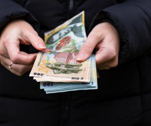 Apare o nouă bancnotă de 100 de lei. Anunțul BNR