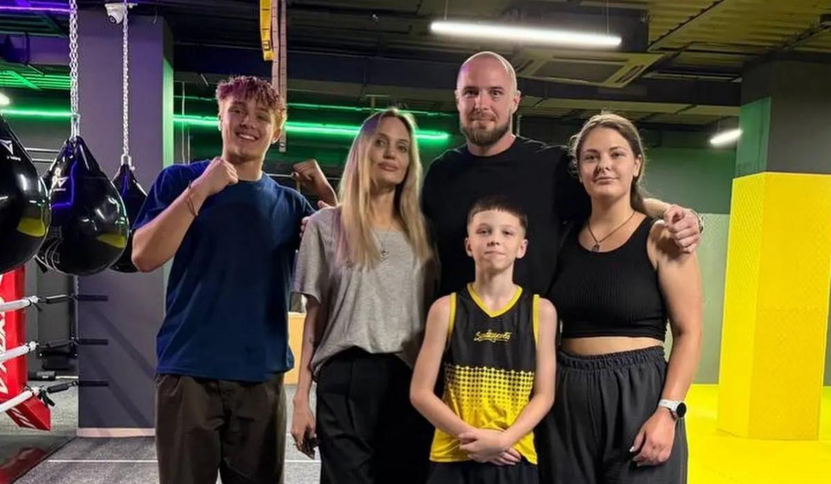 Angelina Jolie, apariție surpriză în Harkov Fiul ei s-a antrenat cu boxerii ucraineni