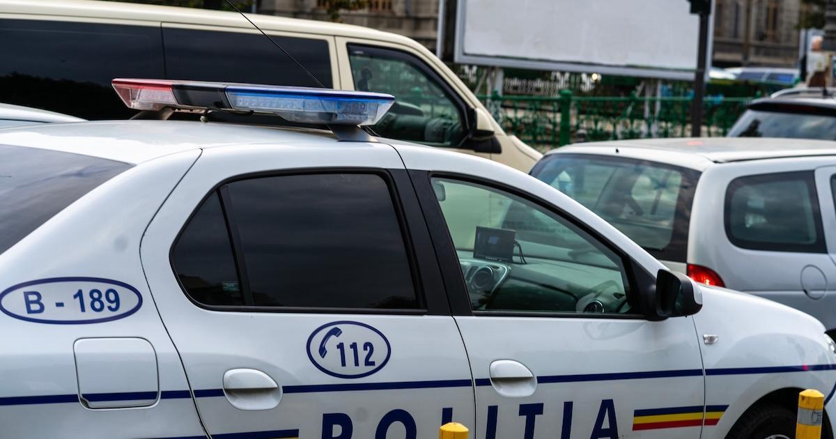 Beat şi fără permis, un bărbat din Vrancea a fugit de poliţişti cu un copil de 9 ani în maşină